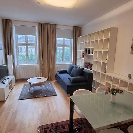 Sunny Apartment Next To Metro 1Br Viena Exterior foto