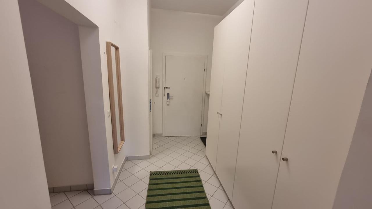 Sunny Apartment Next To Metro 1Br Viena Exterior foto