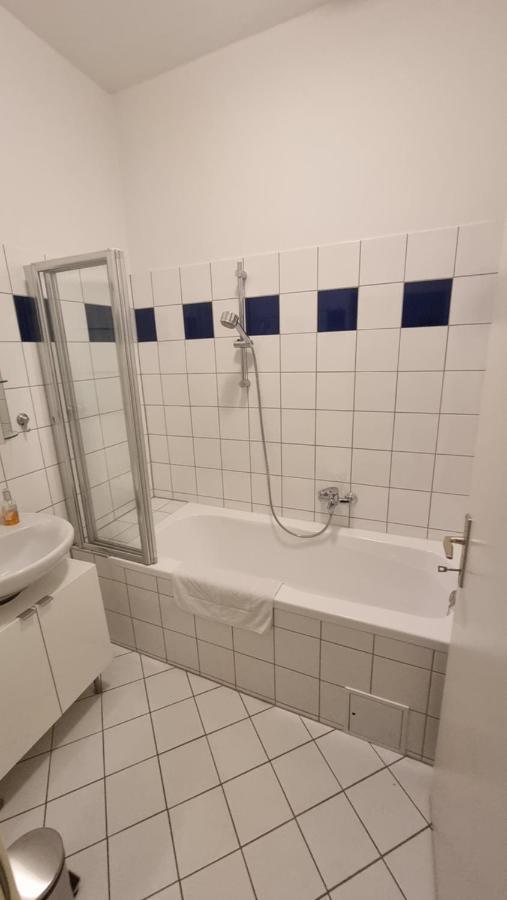 Sunny Apartment Next To Metro 1Br Viena Exterior foto