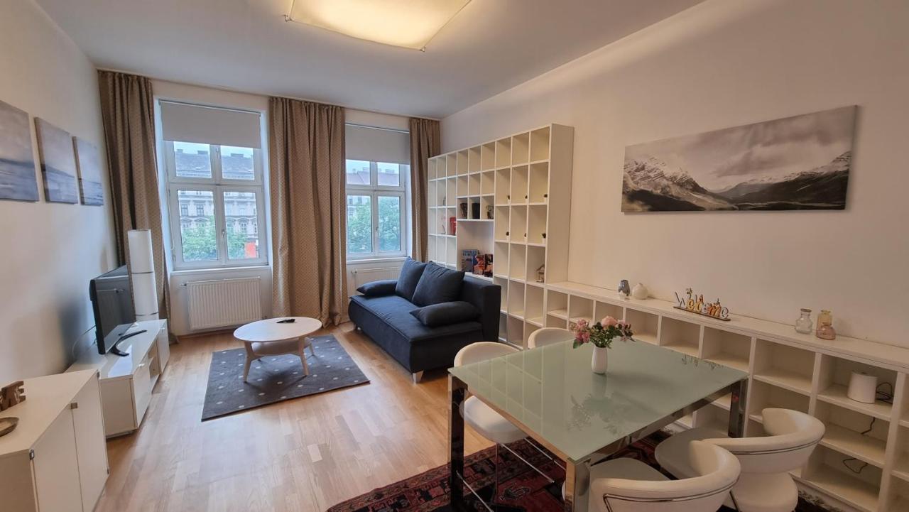 Sunny Apartment Next To Metro 1Br Viena Exterior foto